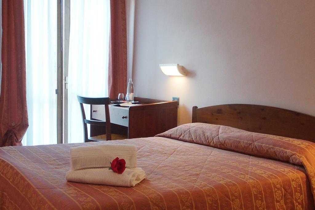 Hotel Garni Al Poggio Тиньяле Экстерьер фото