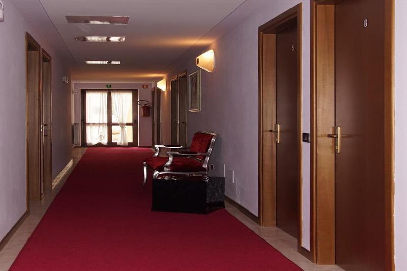 Hotel Garni Al Poggio Тиньяле Экстерьер фото